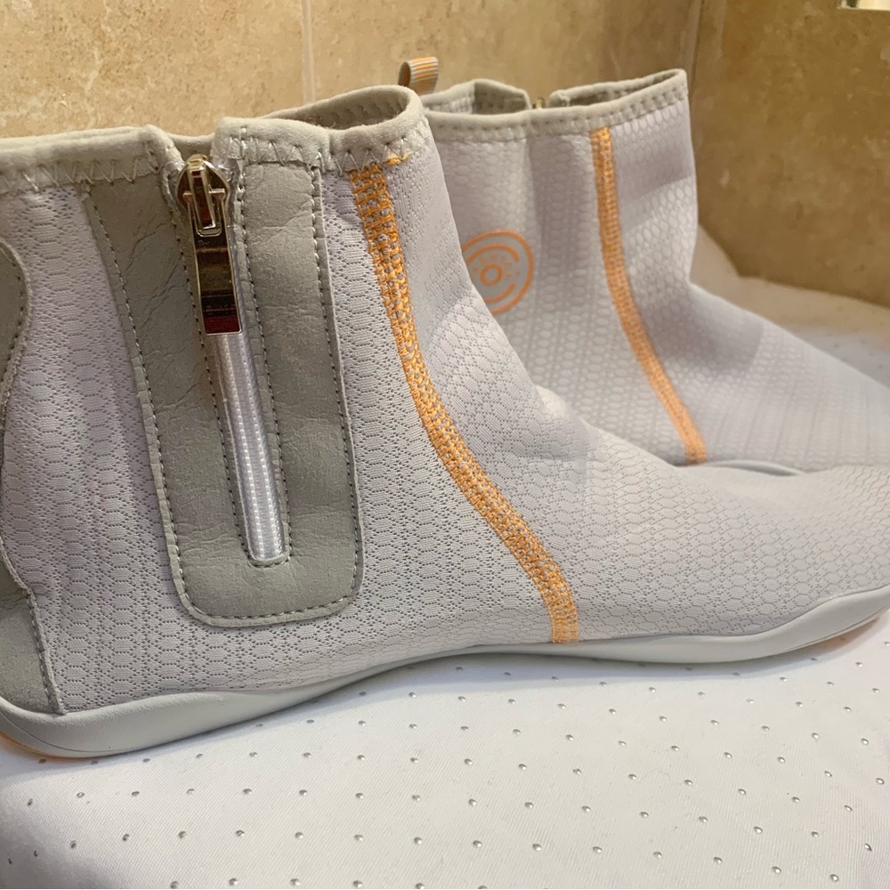 Men’s water beach shoes.